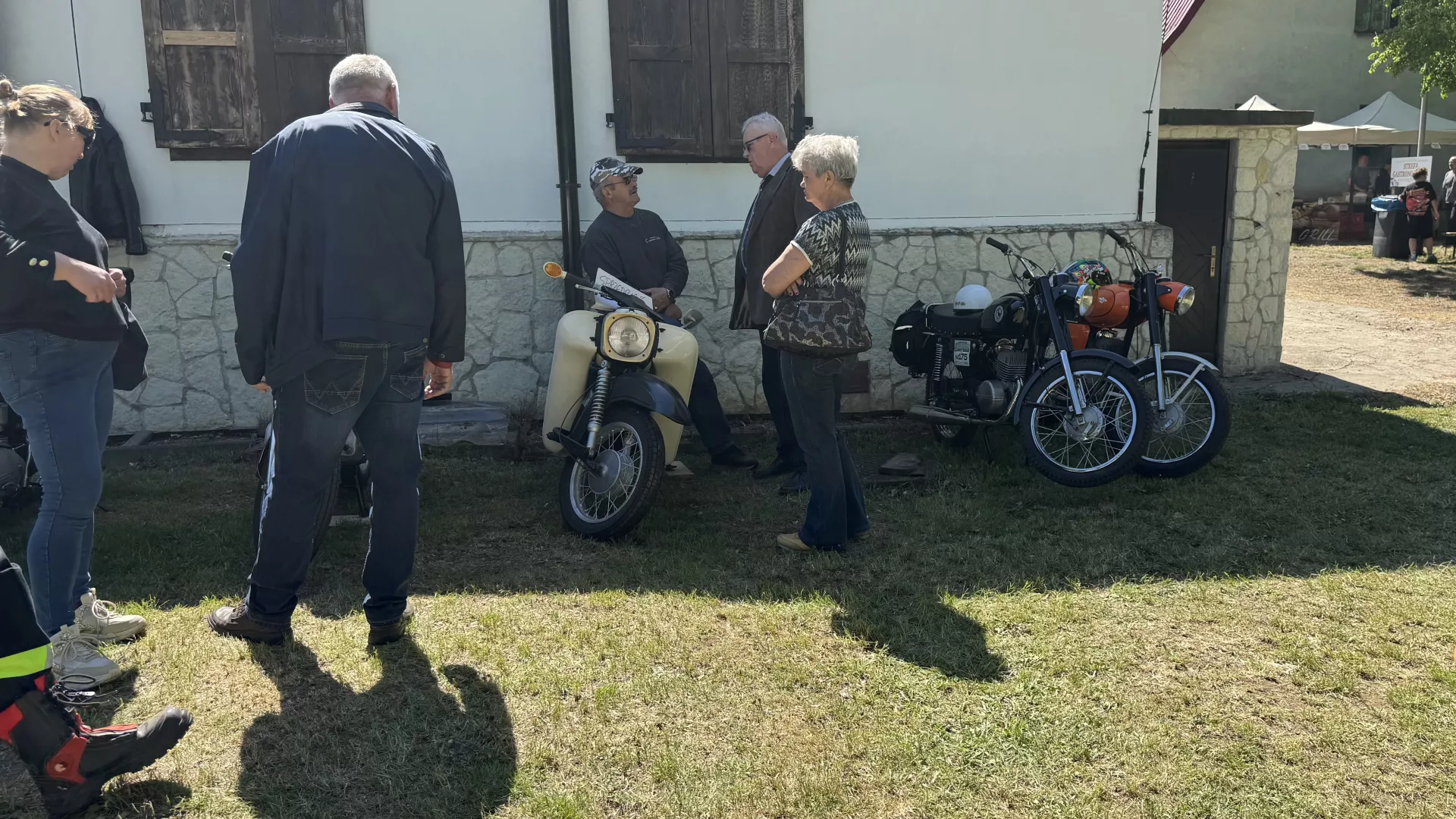 Gala motoryzacji w Lipiu - wystawione pojazdy i publiczność