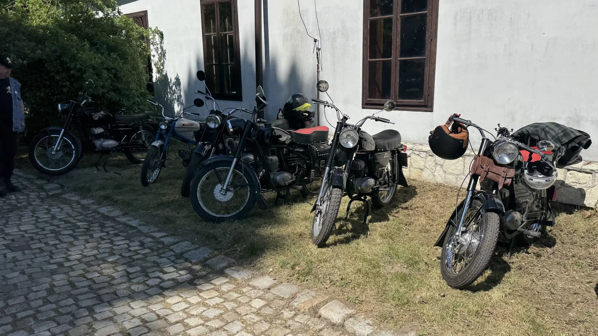 Gala motoryzacji w Lipiu - wystawione pojazdy i publiczność