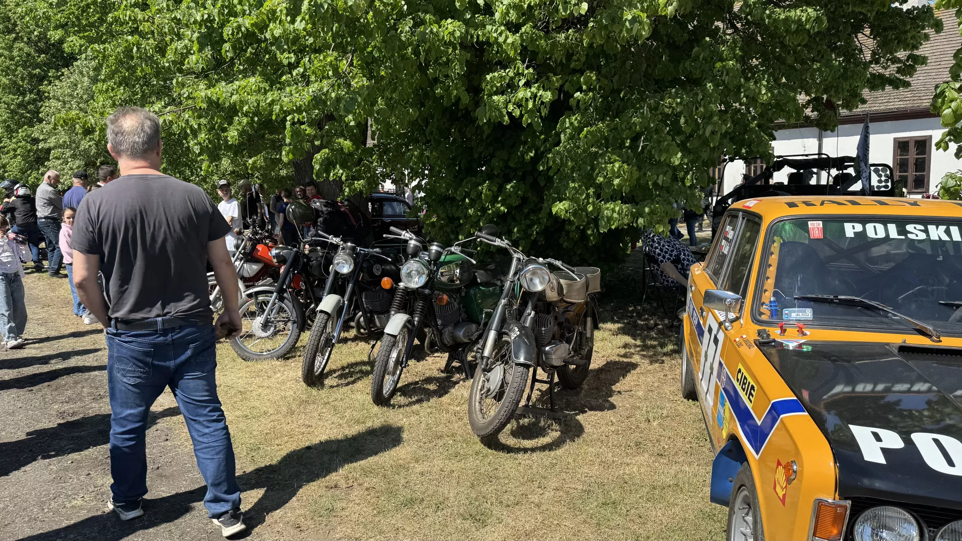 Gala motoryzacji w Lipiu - wystawione pojazdy i publiczność