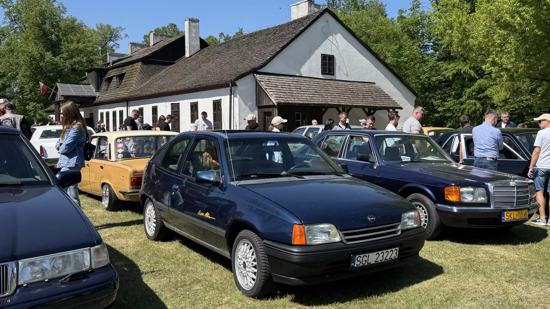 Gala motoryzacji w Lipiu - wystawione pojazdy i publiczność