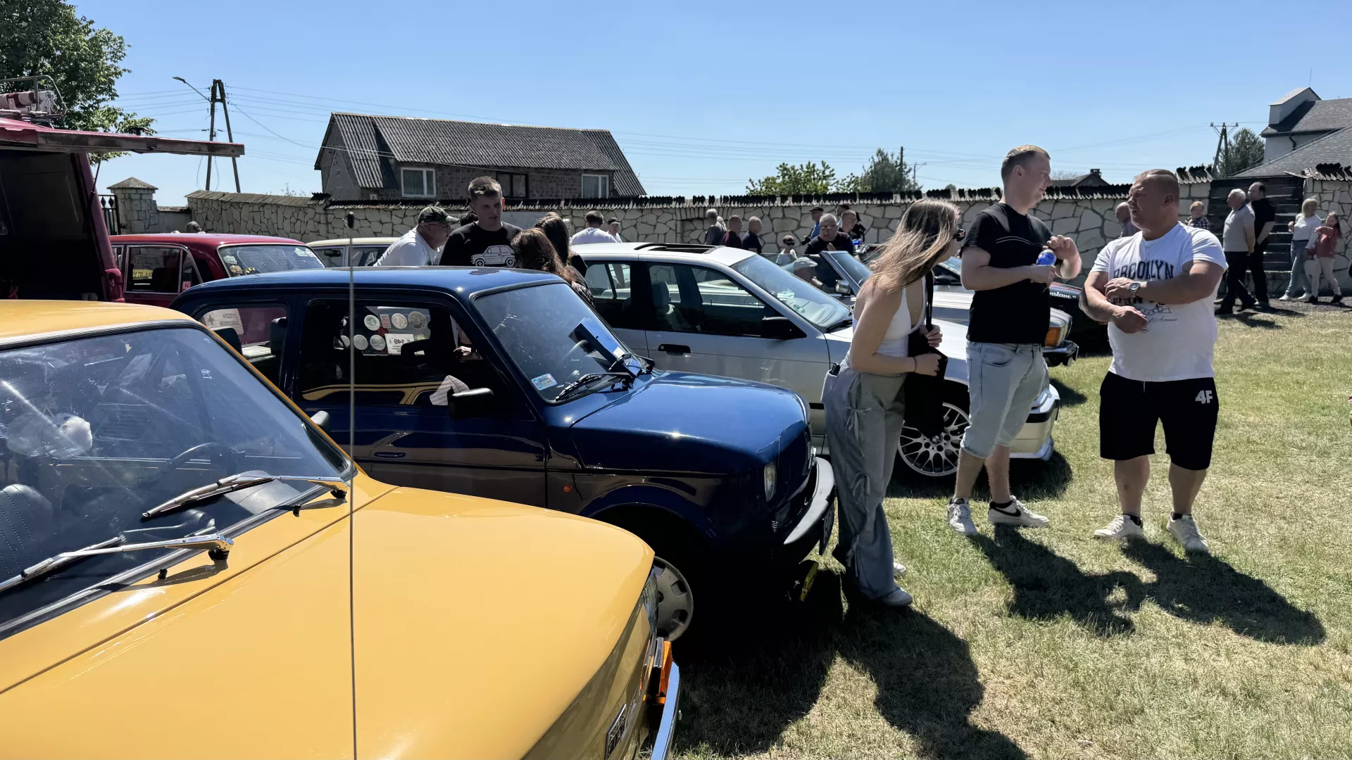 Gala motoryzacji w Lipiu - wystawione pojazdy i publiczność