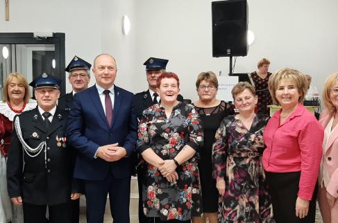 Zdjęcie grupowe uczestników Tradycyjnego Wieczoru Andrzejkowego wraz z gośćmi honorowymi.