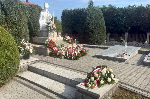 Dzień Walki i Męczeństwa Wsi Polskiej - pomnik w Parzymiechach